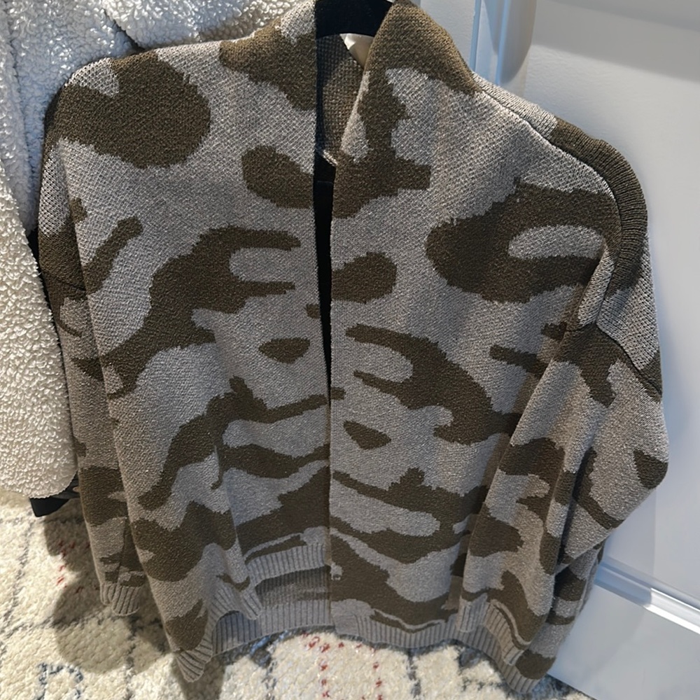 Camaflouge cozy current Elliot cardigan